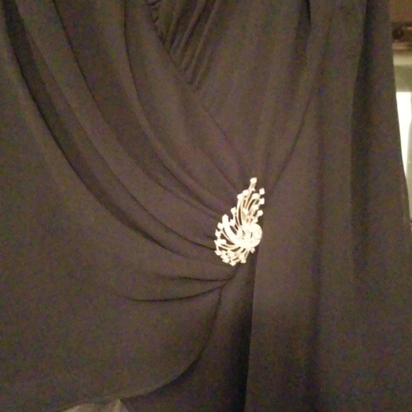 Elegant formal gown - Picture 5 of 5